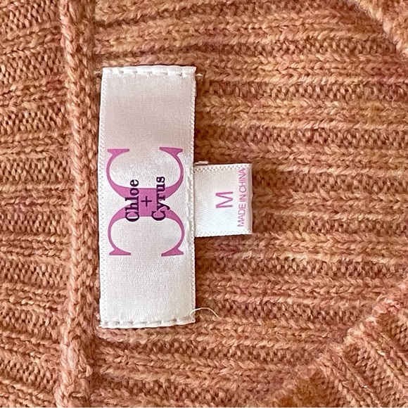 Lot of 2 : Abercrombie Puffer Vest and Chloe & Cyrus Sweater, Size M - Picture 10 of 13